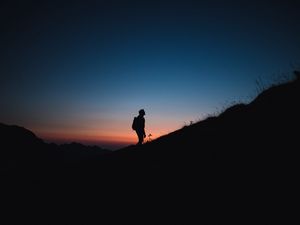 Preview wallpaper silhouette, lonely, mountain, night, travel