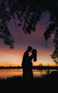 Preview wallpaper silhouette, love, sunset, romance