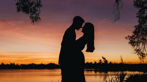 Preview wallpaper silhouette, love, sunset, romance
