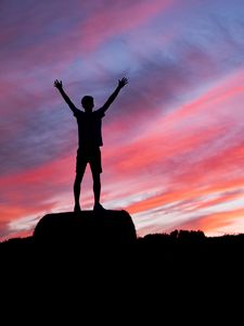 Preview wallpaper silhouette, man, hill, sunset