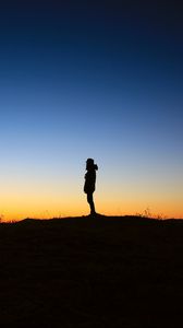 Preview wallpaper silhouette, man, horizon, night