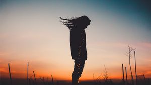 Preview wallpaper silhouette, man, light, night, sky