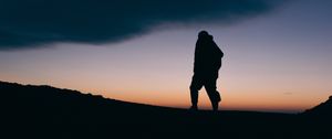 Preview wallpaper silhouette, man, night, freedom, sky, clouds