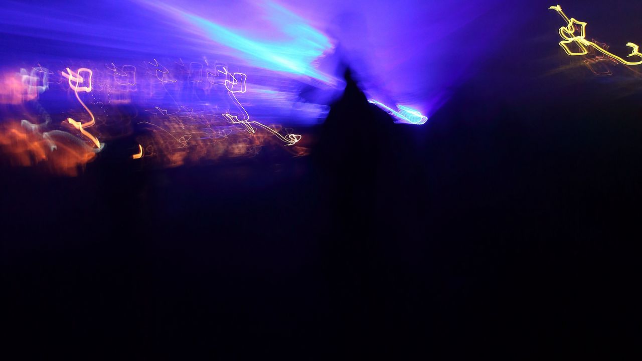 Wallpaper silhouette, motion blur, distortion, freezelight, neon