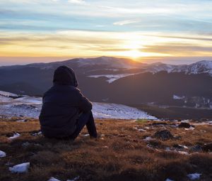 Preview wallpaper silhouette, mountains, sunset, landscape, loneliness