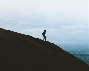 Preview wallpaper silhouette, photographer, hill, shore