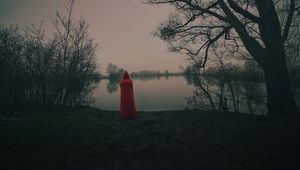 Preview wallpaper silhouette, red, cloak, lake, shore