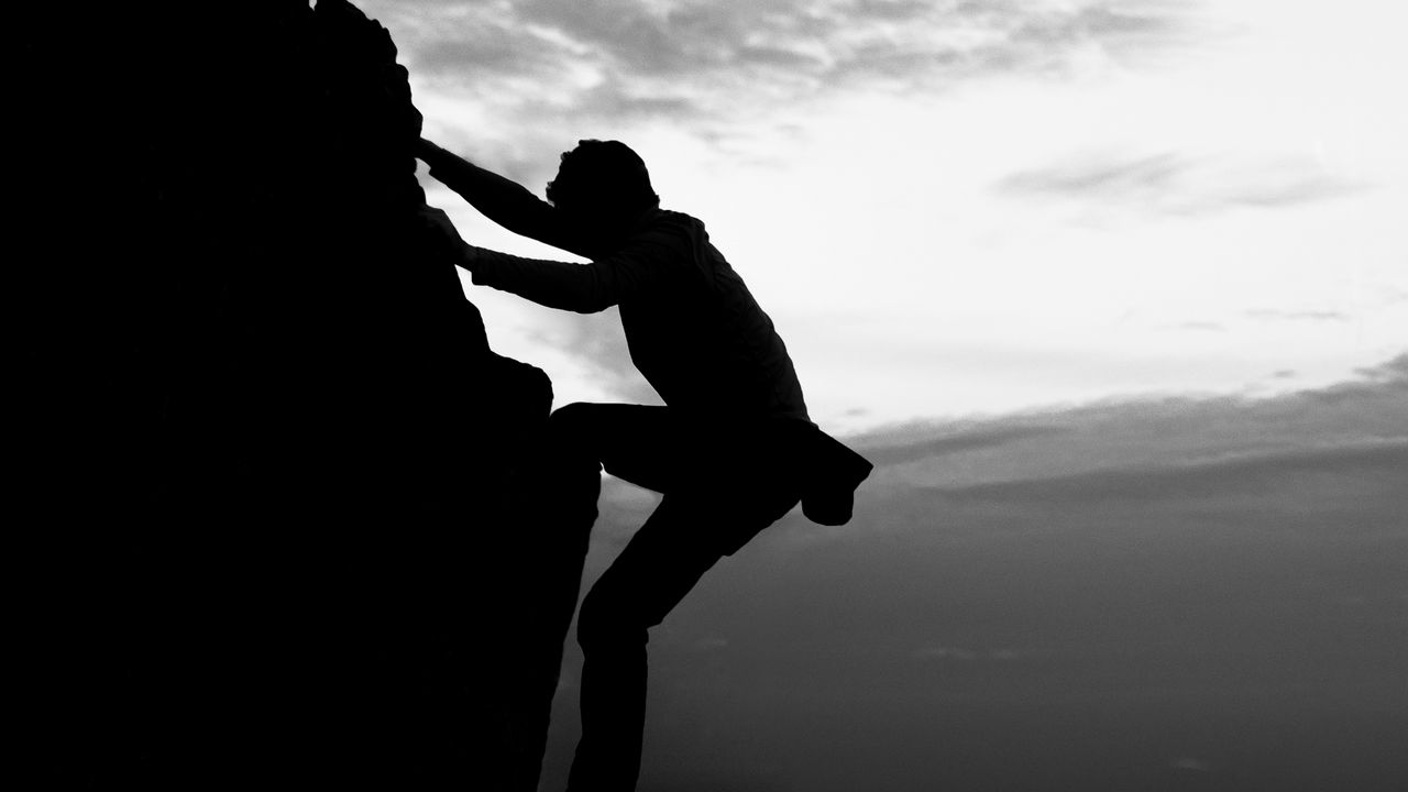 Wallpaper silhouette, rock, dark, bw, climber