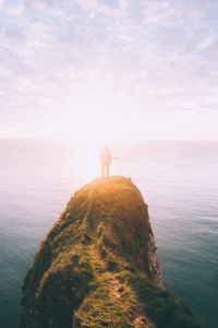 Preview wallpaper silhouette, rock, sunset, sea, sunlight, cliff