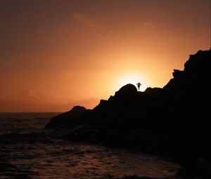 Preview wallpaper silhouette, rock, sunset, water, shore