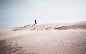 Preview wallpaper silhouette, sand, solitude