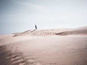 Preview wallpaper silhouette, sand, solitude