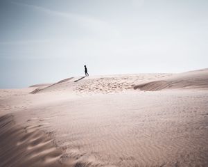 Preview wallpaper silhouette, sand, solitude
