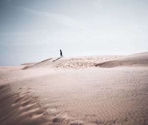 Preview wallpaper silhouette, sand, solitude