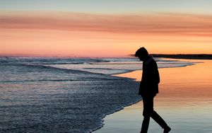 Preview wallpaper silhouette, sea, coast, loneliness, solitude