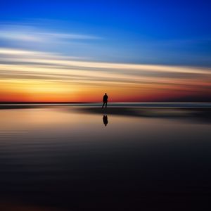 Preview wallpaper silhouette, sea, evening, horizon