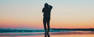 Preview wallpaper silhouette, sea, sunset, man, horizon