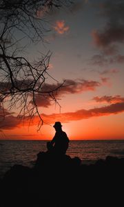 Preview wallpaper silhouette, sea, sunset, solitude, loneliness