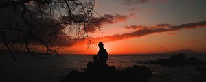 Preview wallpaper silhouette, sea, sunset, solitude, loneliness