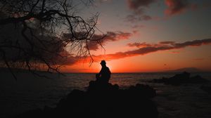 Preview wallpaper silhouette, sea, sunset, solitude, loneliness