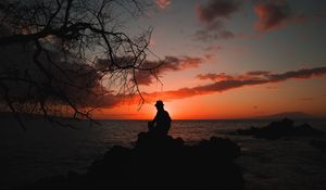 Preview wallpaper silhouette, sea, sunset, solitude, loneliness