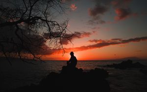 Preview wallpaper silhouette, sea, sunset, solitude, loneliness