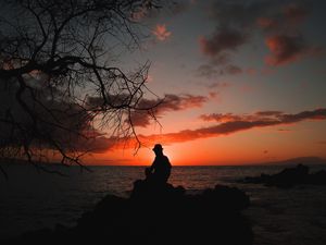 Preview wallpaper silhouette, sea, sunset, solitude, loneliness