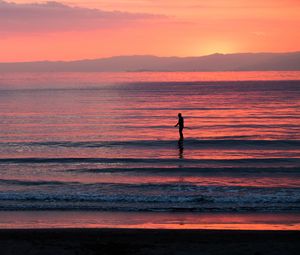 Preview wallpaper silhouette, sea, waves, sunset