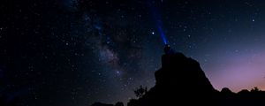 Preview wallpaper silhouette, starry sky, night, flashlight, glow