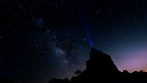 Preview wallpaper silhouette, starry sky, night, flashlight, glow