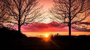 Preview wallpaper silhouette, sunset, alone, solitude, horizon
