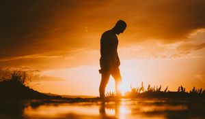 Preview wallpaper silhouette, sunset, dark, twilight, sunlight