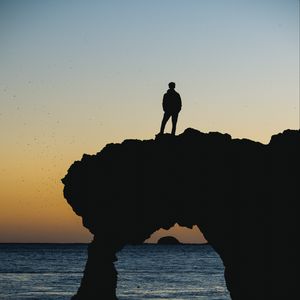 Preview wallpaper silhouette, sunset, horizon, rock