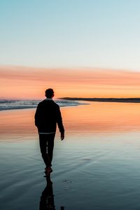 Preview wallpaper silhouette, sunset, horizon, beach