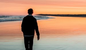 Preview wallpaper silhouette, sunset, horizon, beach