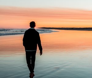 Preview wallpaper silhouette, sunset, horizon, beach