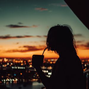 Preview wallpaper silhouette, sunset, night city, solitude