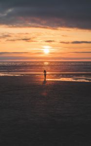 Preview wallpaper silhouette, sunset, sea, coast, horizon, lonely