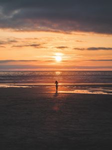 Preview wallpaper silhouette, sunset, sea, coast, horizon, lonely