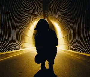 Preview wallpaper silhouette, tunnel, dark, shadow, light