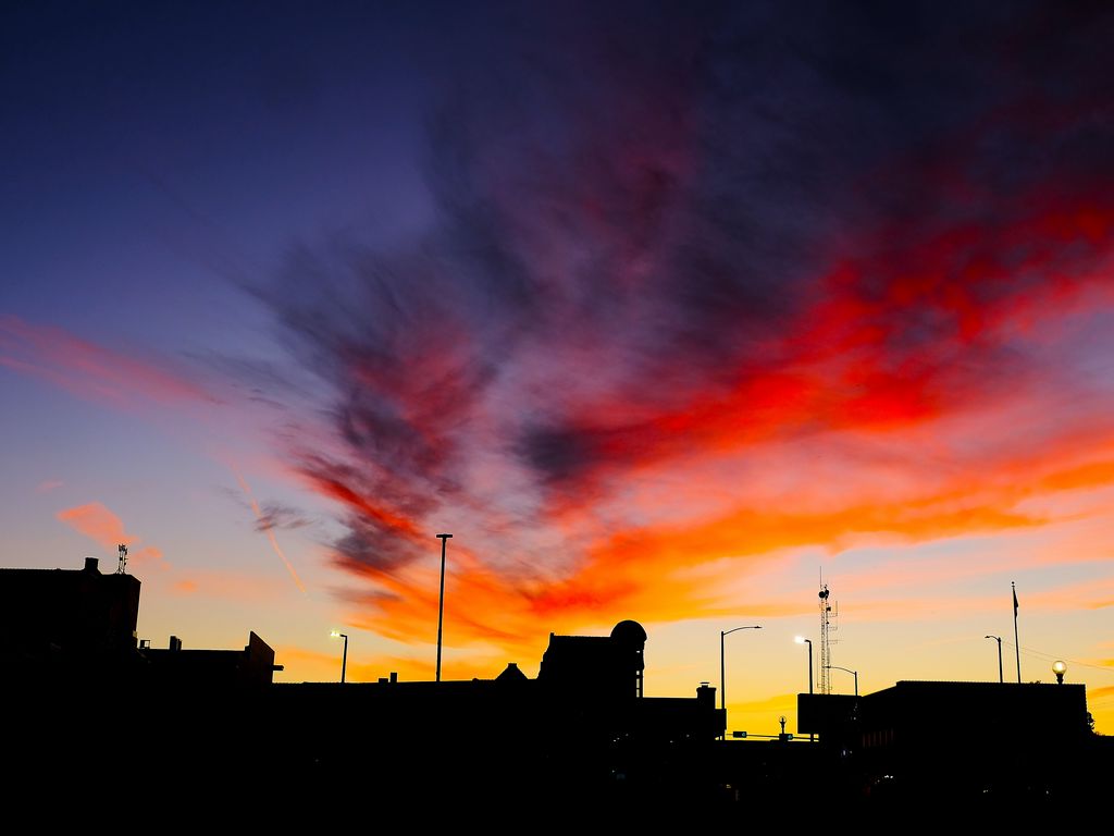 1024x768 Wallpaper silhouettes, city, buildings, clouds, colorful, sunset, sky, dark