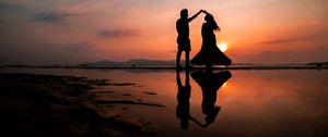 Preview wallpaper silhouettes, couple, dance, love, beach, sunset, dark