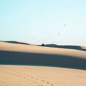 Preview wallpaper silhouettes, couple, desert, sand