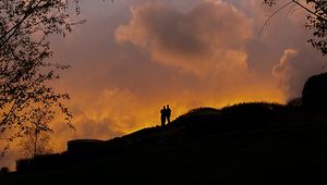 Preview wallpaper silhouettes, couple, dusk, sunset, dark