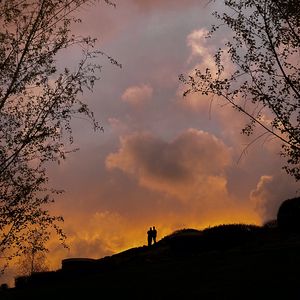 Preview wallpaper silhouettes, couple, dusk, sunset, dark