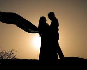 Preview wallpaper silhouettes, couple, hugs, romance, sunset, dark