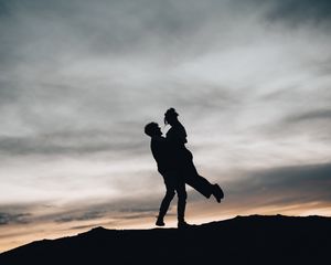 Preview wallpaper silhouettes, couple, hugs, love, dark