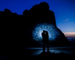 Preview wallpaper silhouettes, couple, love, rock, island