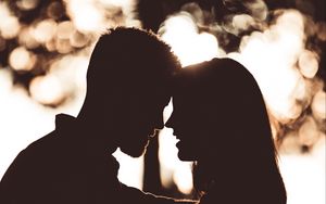 Preview wallpaper silhouettes, couple, love, tenderness, romance
