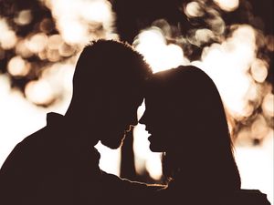 Preview wallpaper silhouettes, couple, love, tenderness, romance